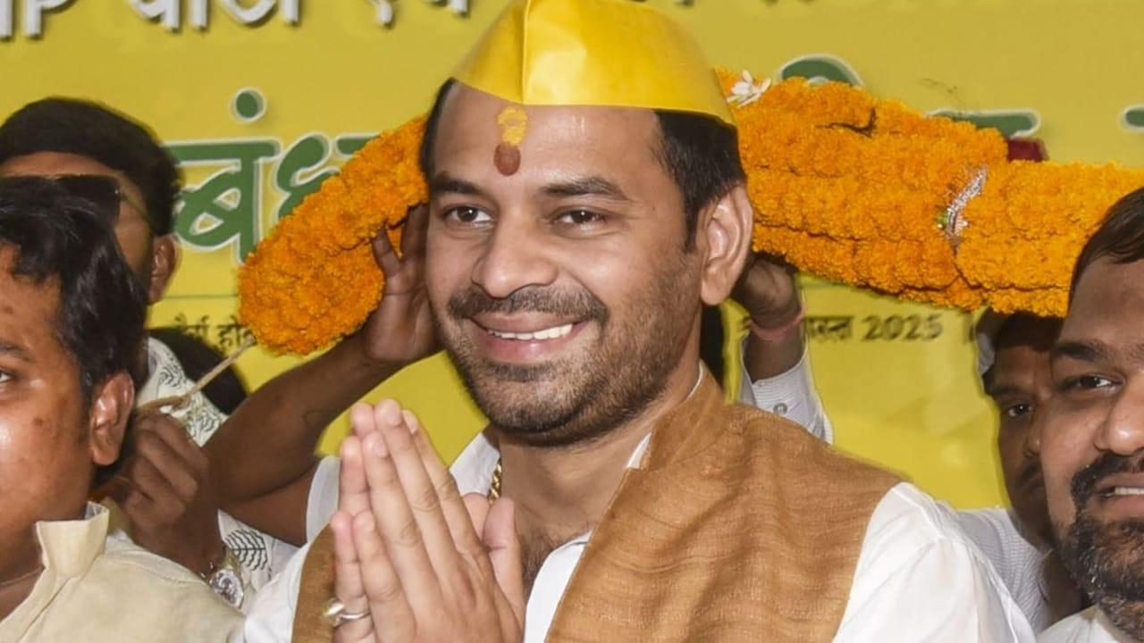 Image for 'Tej Pratap Yadav Mocks Tejashwi: 'He’s Still A Child, We’ll Hand Him A Rattle After Elections''