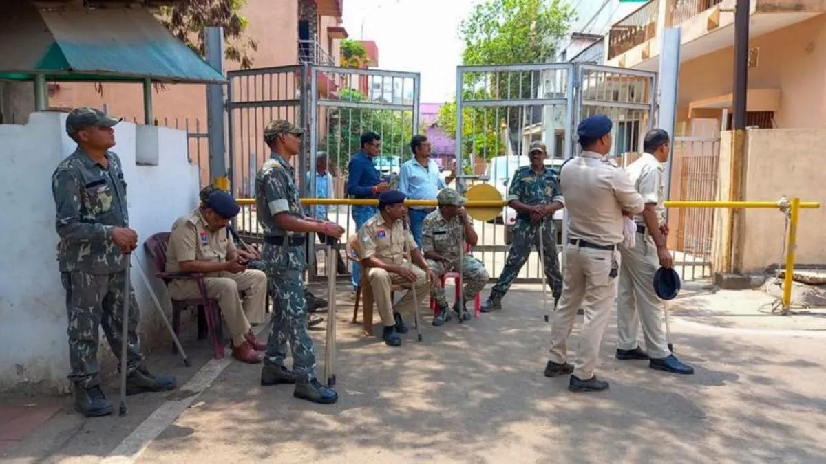 Image for 'Faridabad: Security Forces Bust Terror Module, Seize Over 2,500 kg Explosives In Massive Operation'