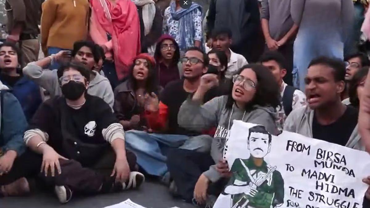 Image for 'Chaos At India Gate: Pollution Protest Turns Violent As Demonstrators Pepper-Spray Delhi Police'