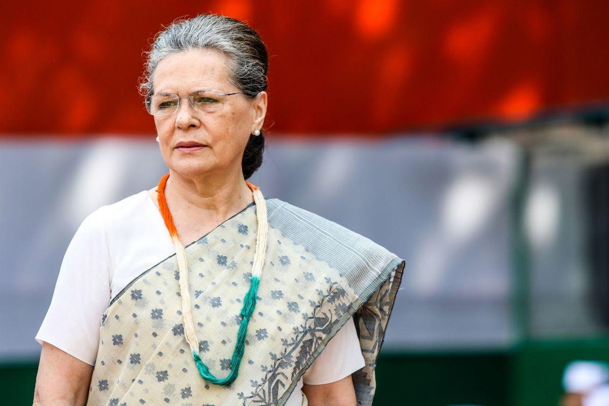 Image for ''Government’s Responsibility To Do Something': Sonia Gandhi & Priyanka Vadra Tear Into Centre Over Spiralling Delhi Air Crisis'