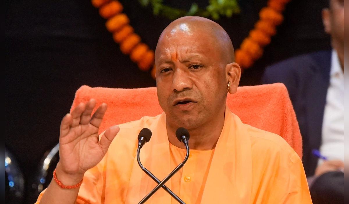 Image for ''Dharma Comes First For Saints': Yogi Adityanath Speaks Out Amid Avimukteshwaranand Controversy'