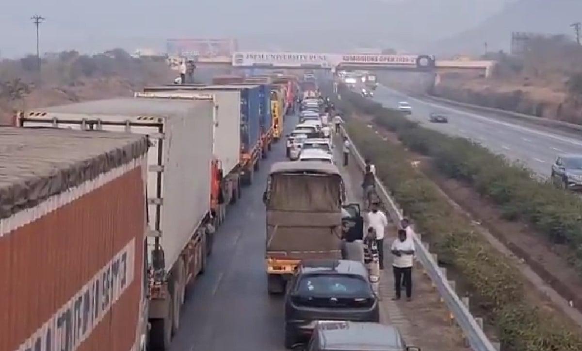 Image for 'Expressway Chaos Returns: Cement Truck Breakdown Chokes Mumbai–Pune Traffic Just Hours After Gas Tanker Nightmare'