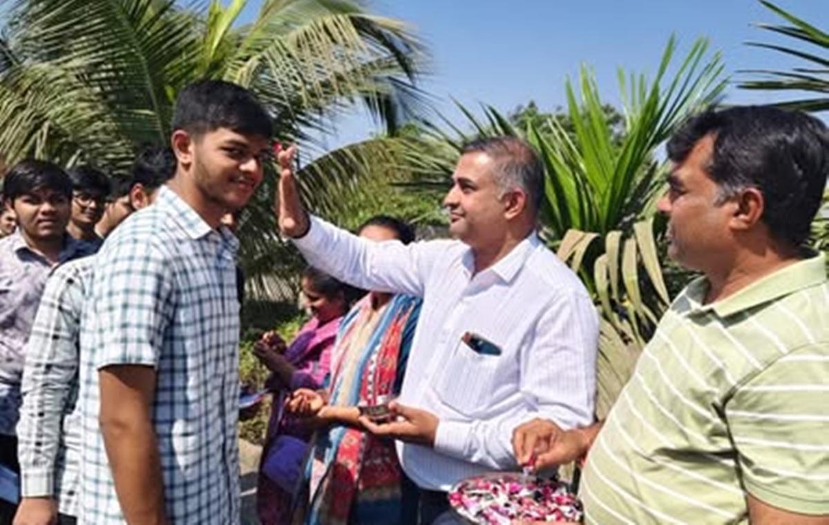 Image for 'સુરતમાં આમ આદમી પાર્ટી દ્વારા ગુજરાત બોર્ડના વિદ્યાર્થીઓને શુભકામનાઓ'