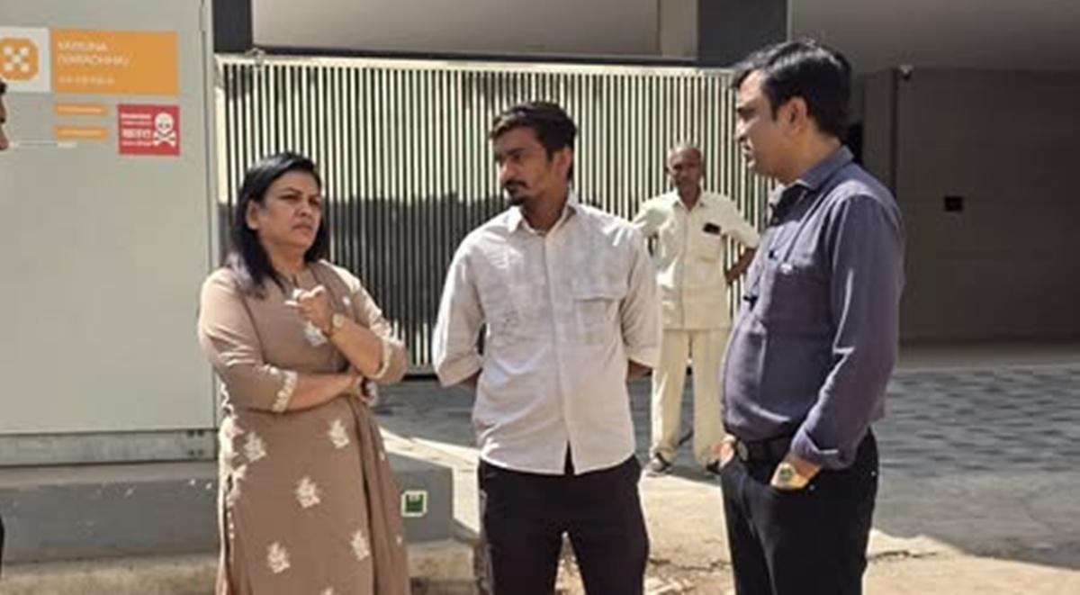 Image for 'વોર્ડ 5ની કોર્પોરેટર નિરાલી પટેલે અશ્વની કુમાર–ફૂલપાડા વિસ્તારમાં સાધના સોસાયટીની મુલાકાત લઈ સ્થાનિકોની સમસ્યાઓ સાંભળી'